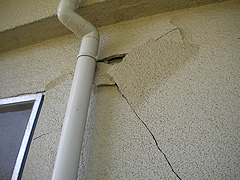 震災補修前写真、外壁のひび割れ2